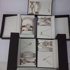 🟢 Женский подарочный набор ювелирные изделий Disu . Кулон, часы, браслет в подарочной упаковке