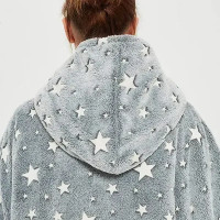 Светящийся плед-толстовка с рукавами и капюшоном Huggle Hoodie Stars Lumi 80х80см